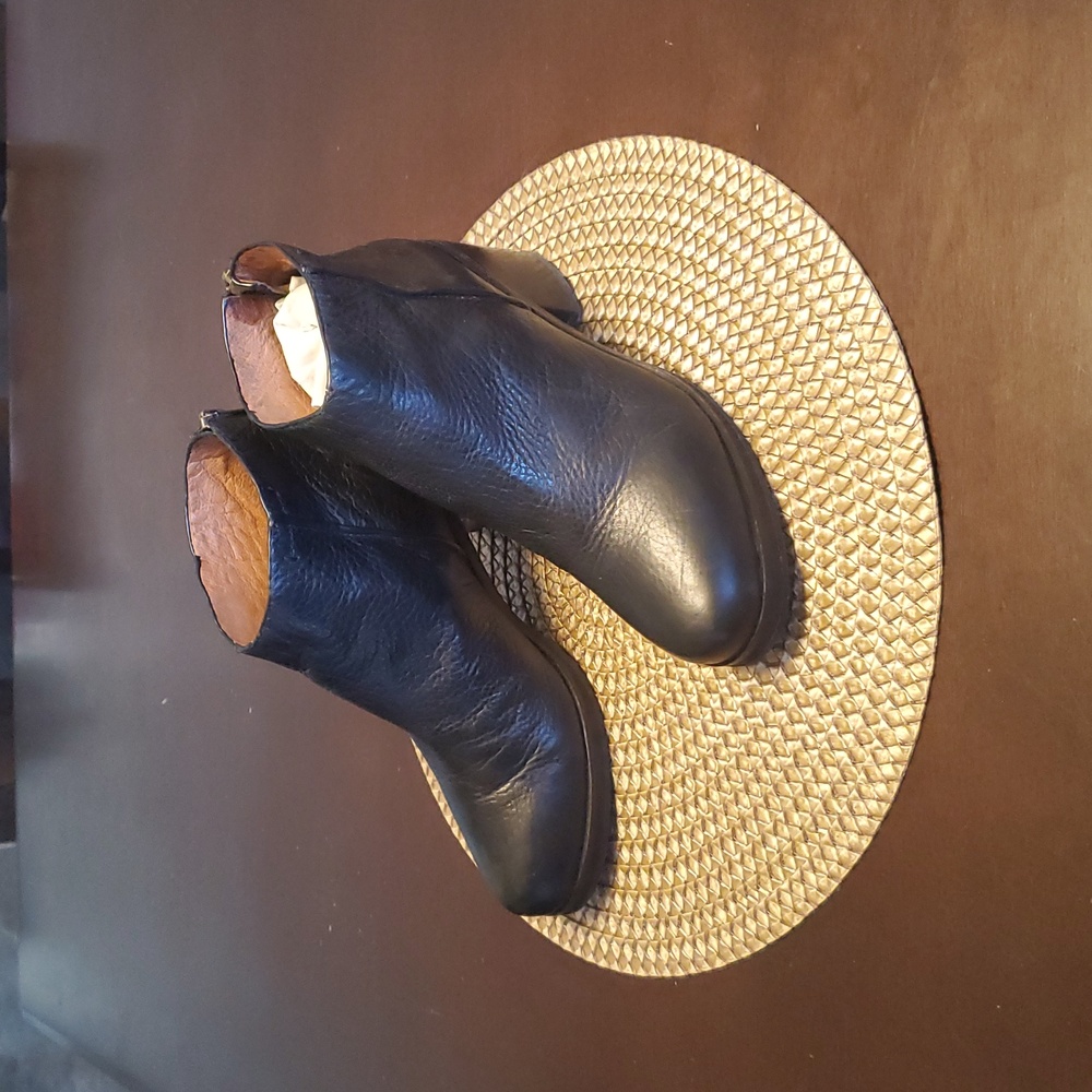 Women's Gentle Souls Black Leather Ankle Boots Size 8.5